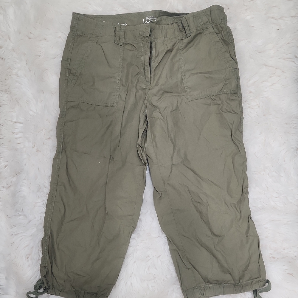LOFT Women's Khaki Cargo Capri